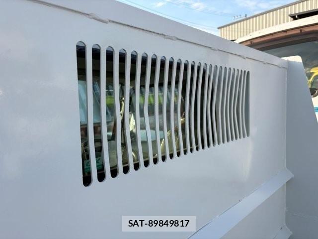 Isuzu ELF TRUCK 2017-09 8207392-15