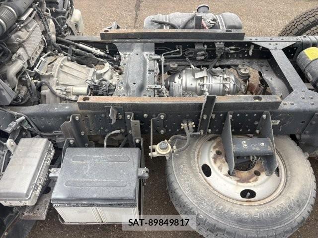 Isuzu ELF TRUCK 2017-09 8207392-22