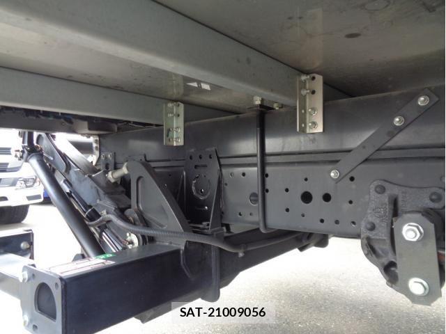 Isuzu ELF TRUCK 2020-05 8207390-16