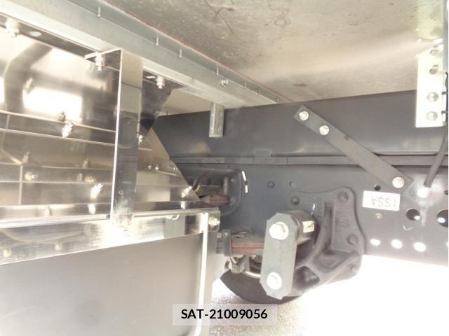 Isuzu ELF TRUCK 2020-05 8207390-17