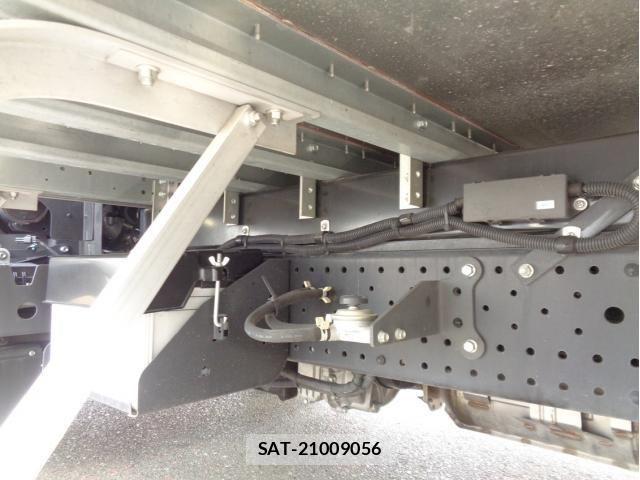 Isuzu ELF TRUCK 2020-05 8207390-18