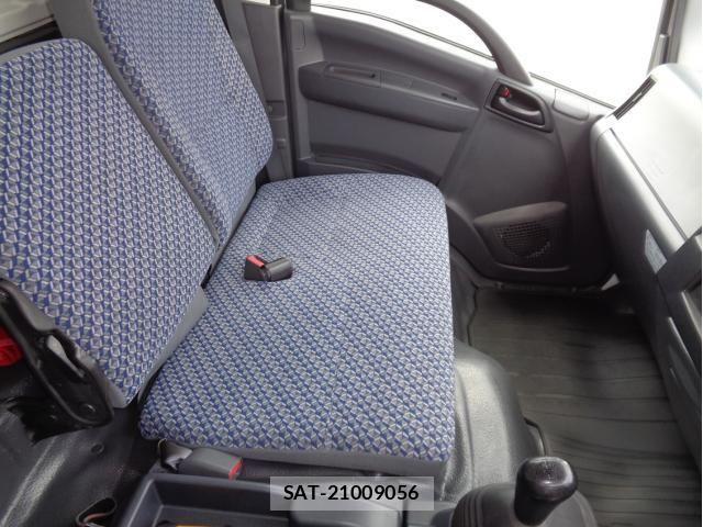 Isuzu ELF TRUCK 2020-05 8207390-28