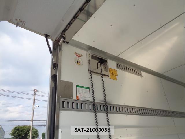 Isuzu ELF TRUCK 2020-05 8207390-6