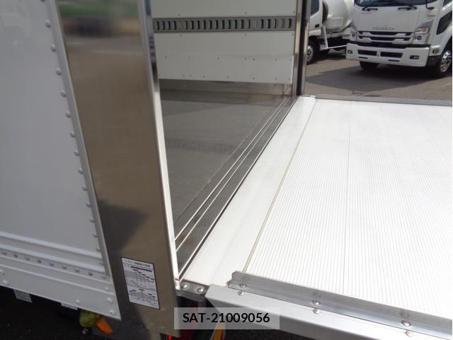 Isuzu ELF TRUCK 2020-05 8207390-8