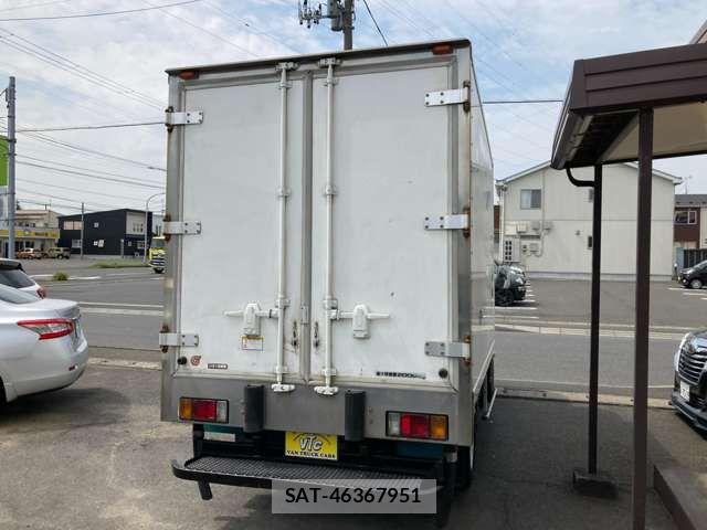 Isuzu ELF TRUCK 2014-05 8207401-12