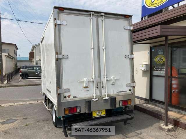 Isuzu ELF TRUCK 2014-05 8207401-13