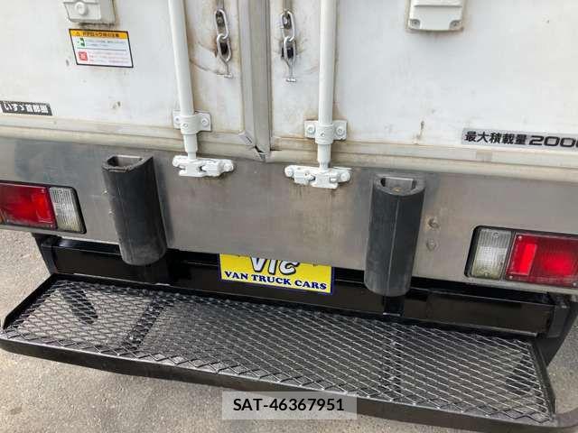 Isuzu ELF TRUCK 2014-05 8207401-17