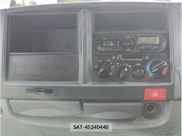 Isuzu ELF TRUCK 2017-09 8229811-25