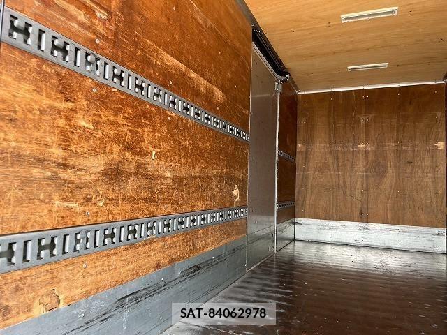 Isuzu ELF TRUCK 2013-02 8229829-13