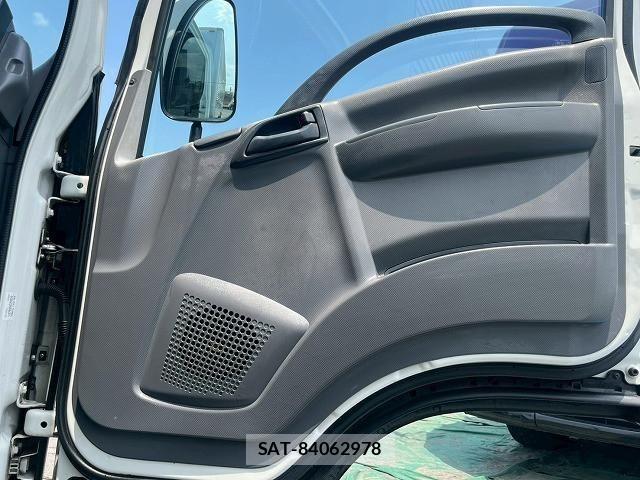 Isuzu ELF TRUCK 2013-02 8229829-15