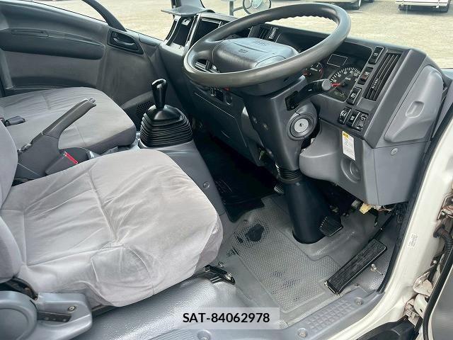 Isuzu ELF TRUCK 2013-02 8229829-16