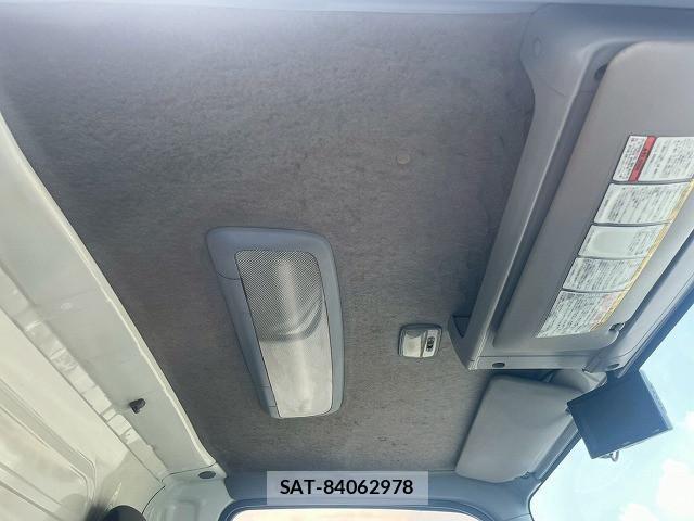 Isuzu ELF TRUCK 2013-02 8229829-18