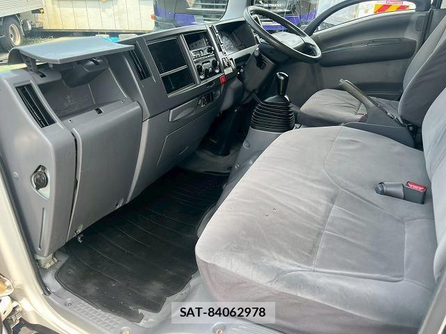 Isuzu ELF TRUCK 2013-02 8229829-20