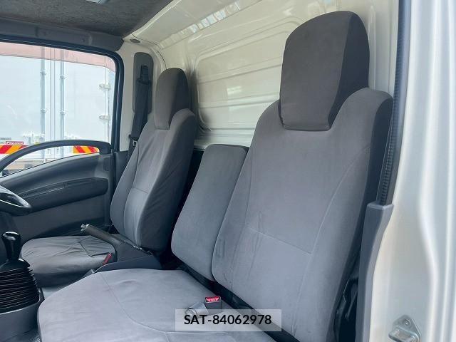 Isuzu ELF TRUCK 2013-02 8229829-21