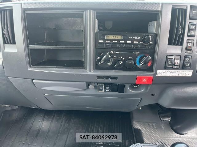 Isuzu ELF TRUCK 2013-02 8229829-25