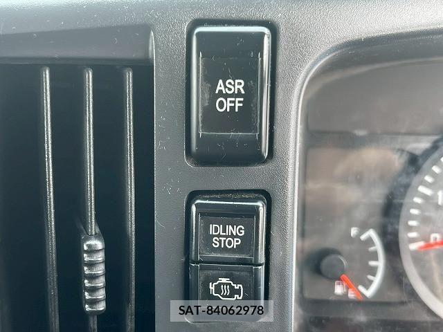 Isuzu ELF TRUCK 2013-02 8229829-26