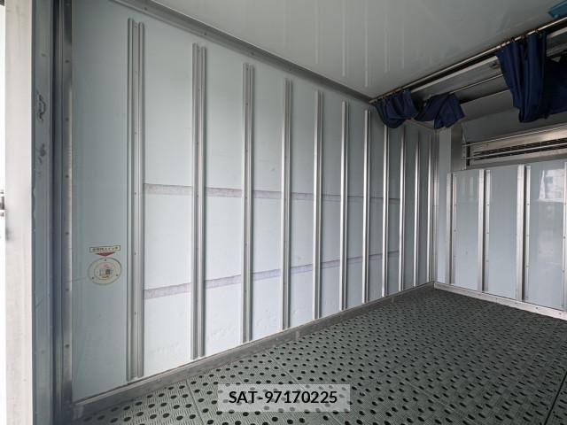 Isuzu ELF TRUCK 2017-06 8229828-9
