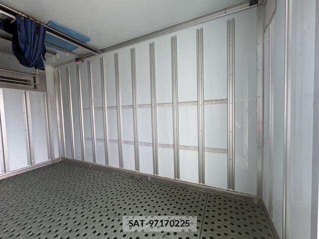 Isuzu ELF TRUCK 2017-06 8229828-10