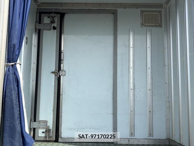 Isuzu ELF TRUCK 2017-06 8229828-13