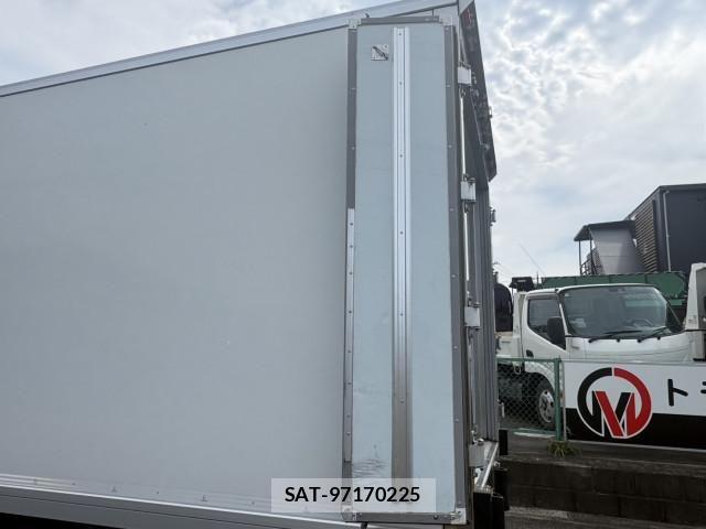Isuzu ELF TRUCK 2017-06 8229828-15