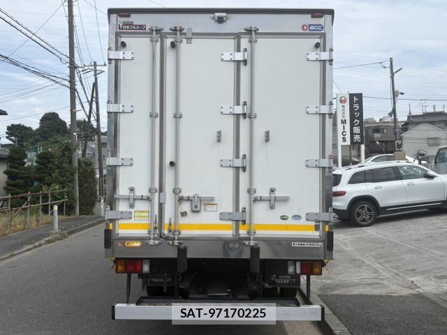 Isuzu ELF TRUCK 2017-06 8229828-7