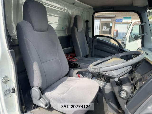 Isuzu ELF TRUCK 2016-02 8229834-12
