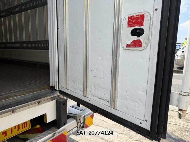 Isuzu ELF TRUCK 2016-02 8229834-6