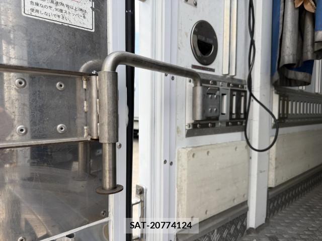 Isuzu ELF TRUCK 2016-02 8229834-7