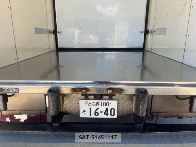 Isuzu ELF TRUCK 2012-10 8229838-13