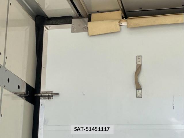 Isuzu ELF TRUCK 2012-10 8229838-21