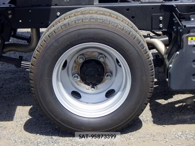 Isuzu ELF TRUCK 2022-06 8229774-24