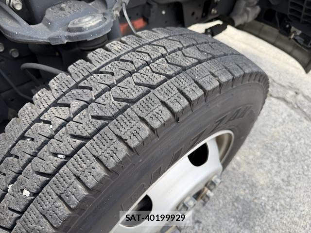 Isuzu ELF TRUCK 2020-02 8229836-18