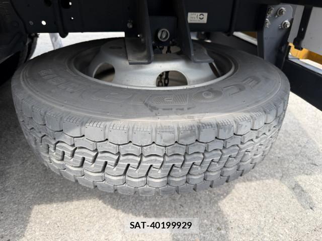 Isuzu ELF TRUCK 2020-02 8229836-20