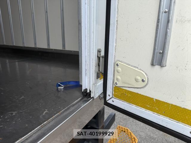 Isuzu ELF TRUCK 2020-02 8229836-6