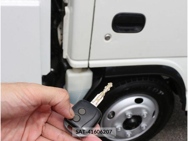 Isuzu ELF TRUCK 2013-01 8245139-27