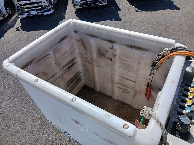 Isuzu ELF TRUCK 2013-03 8311094-12