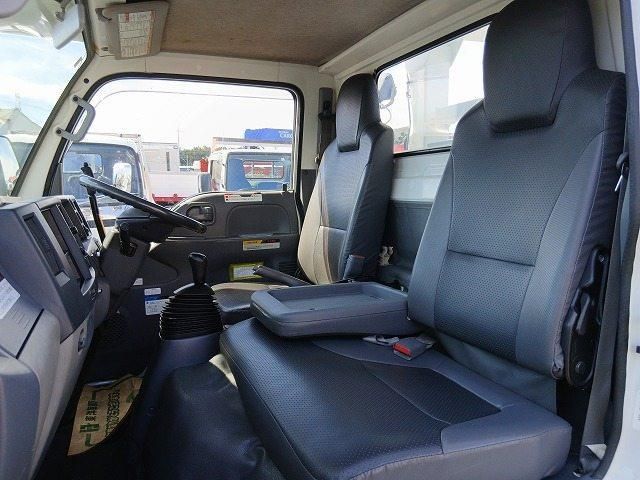 Isuzu ELF TRUCK 2013-03 8311094-17
