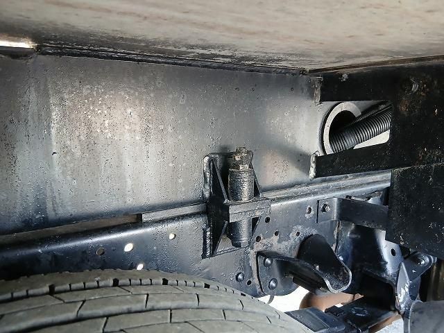 Isuzu ELF TRUCK 2013-03 8311094-21