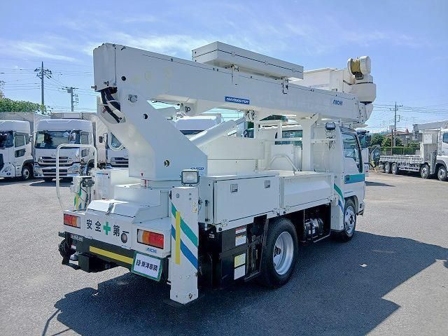 Isuzu ELF TRUCK 2013-03 8311094-3