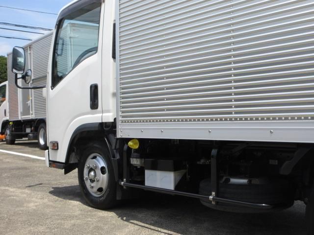 Isuzu ELF TRUCK 2021-04 8311093-17