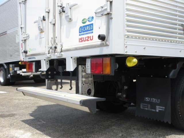 Isuzu ELF TRUCK 2021-04 8311093-18