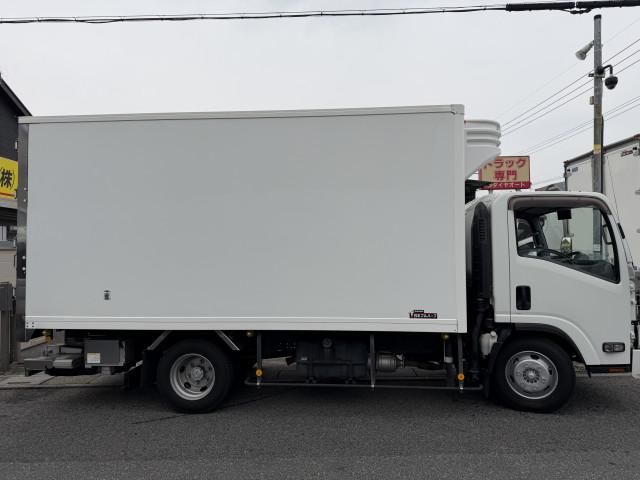 Isuzu ELF TRUCK 2016-11 8311091-2