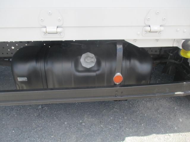 Isuzu ELF TRUCK 2015-02 8311099-11