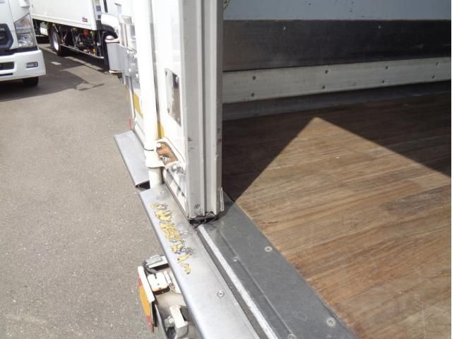 Isuzu ELF TRUCK 2020-05 8311092-7