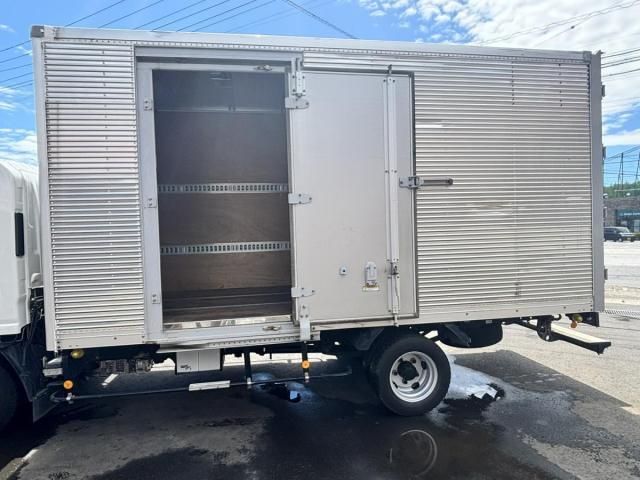 Isuzu ELF TRUCK 2016-10 8311100-9