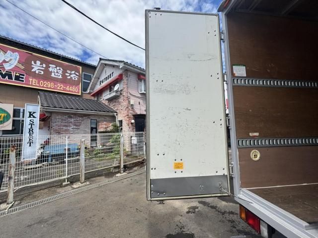 Isuzu ELF TRUCK 2016-10 8311100-16