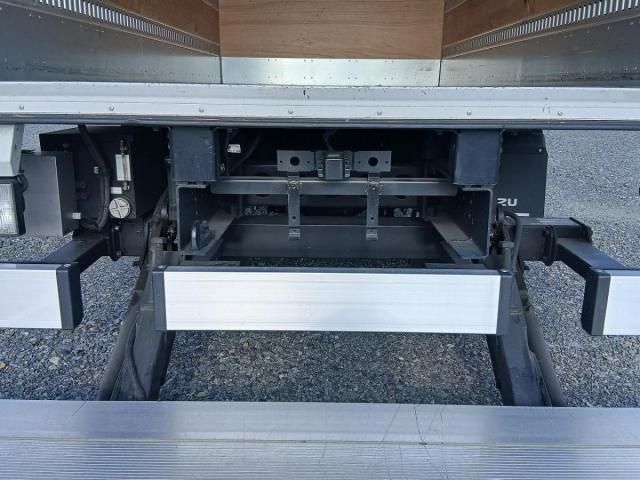 Isuzu ELF TRUCK 2023-02 8311089-22