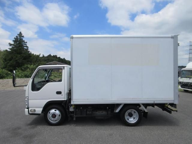 Isuzu ELF TRUCK 2018-02 8311104-3
