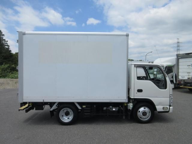 Isuzu ELF TRUCK 2018-02 8311104-5