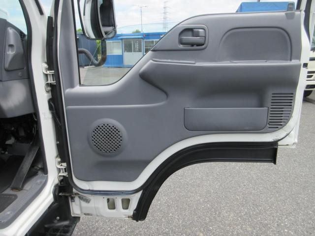 Isuzu ELF TRUCK 2018-02 8311104-7